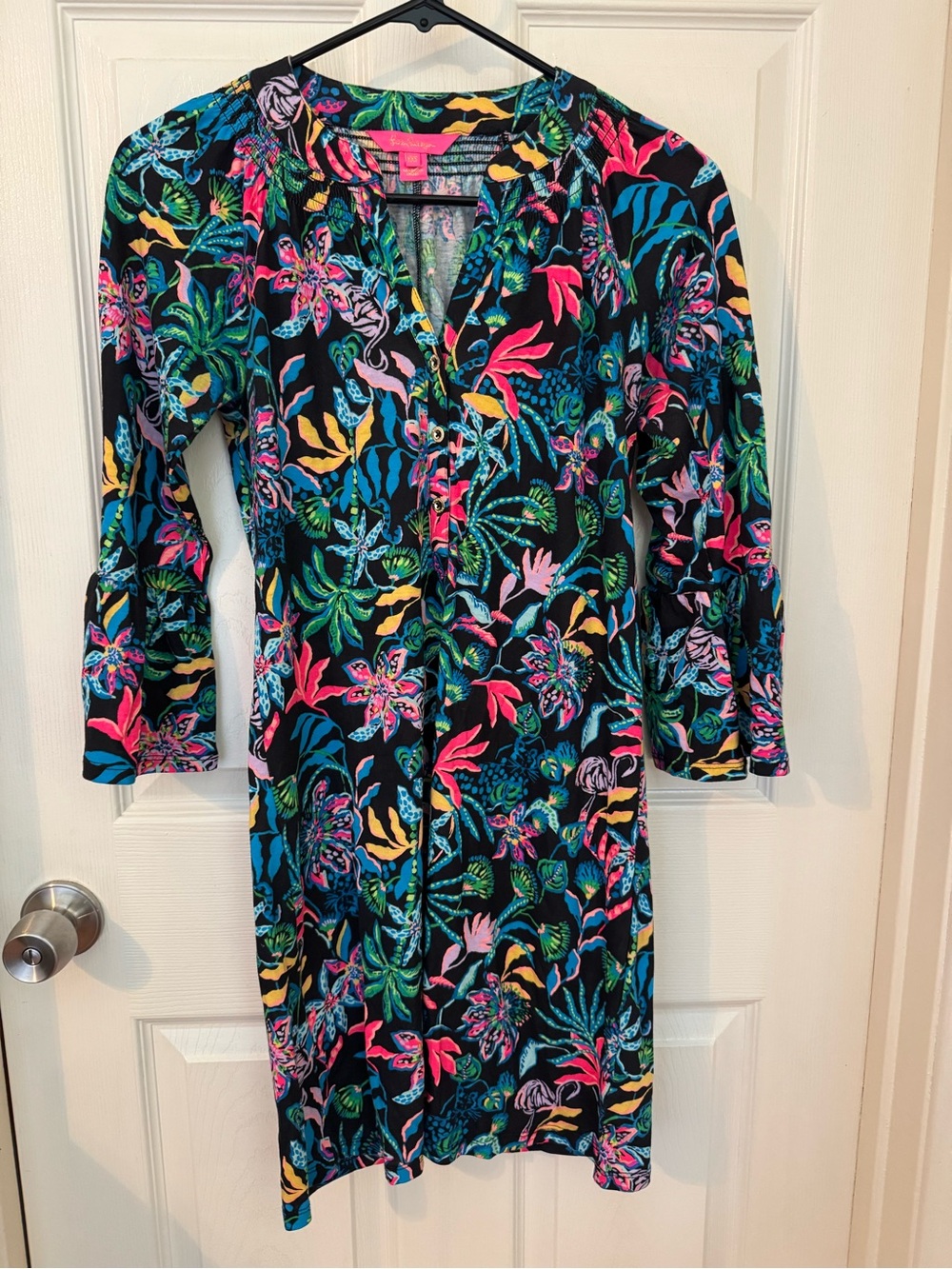 Lilly Pulitzer Black Tropical Floral Jersey Shift Dress Ruffle Cuffs (SZ XXS) - Picture 2 of 16